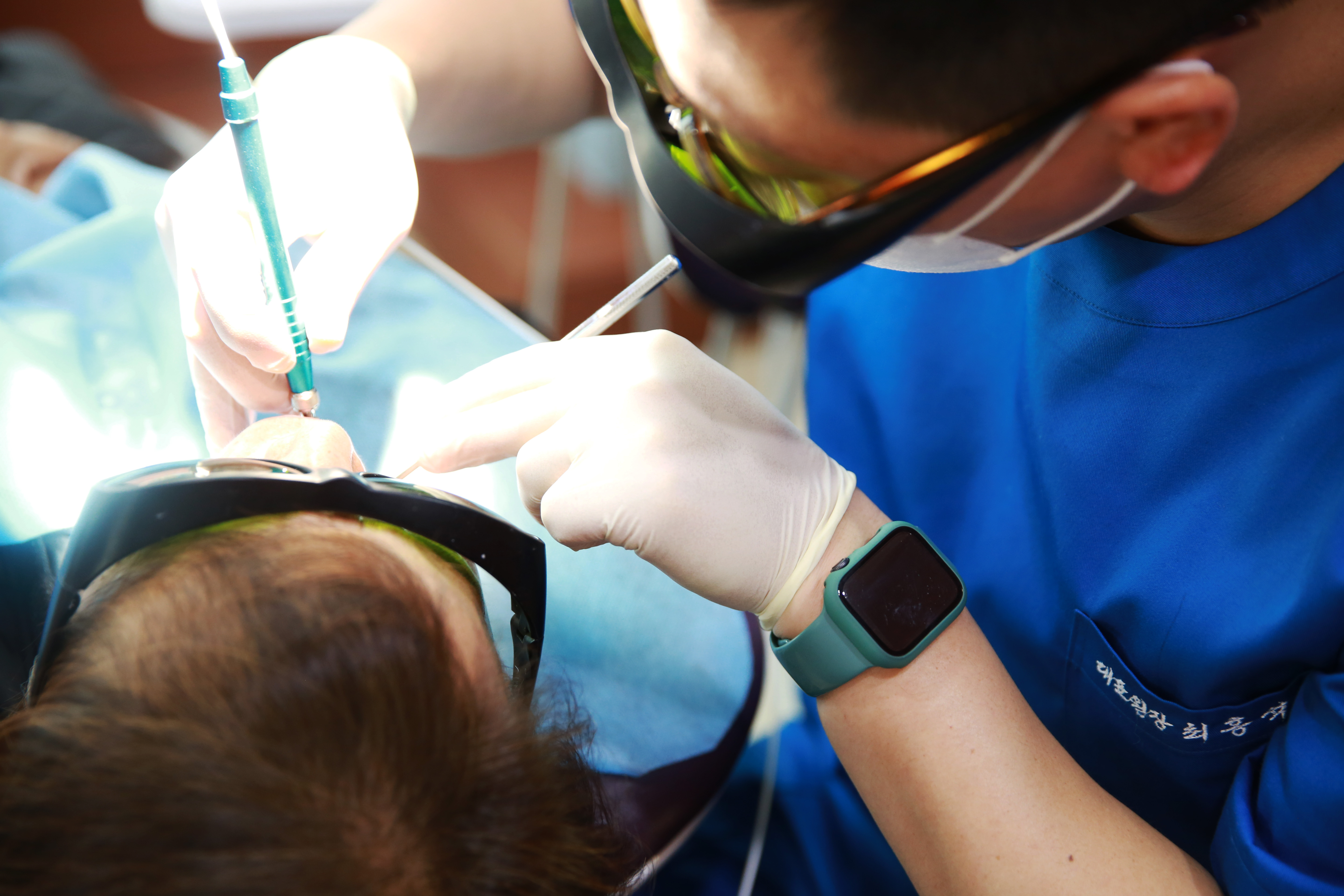 구강외과 전문의<br><br>대학병원 교수 출신 의료진